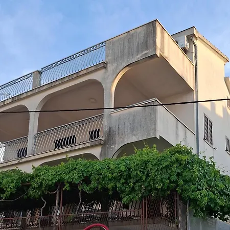 Apartment Maja *